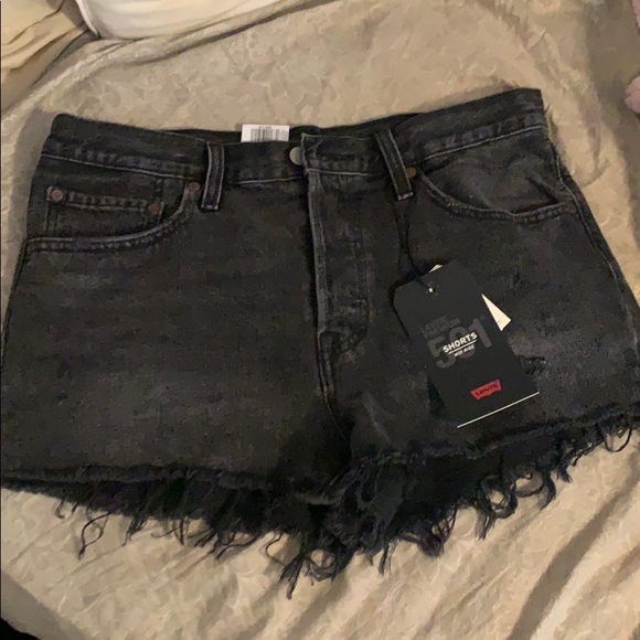 Levi's Pants - Black Levi’s mid rise shorts